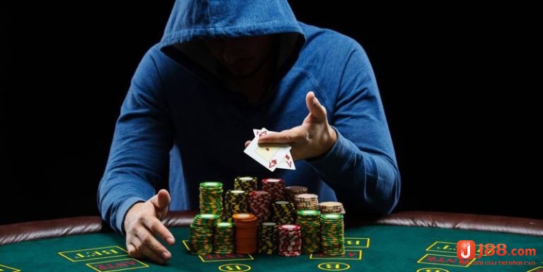 Tìm hiểu về một số chiến thuật cho anh em khi sử dụng bluff là gì trong poker nhé