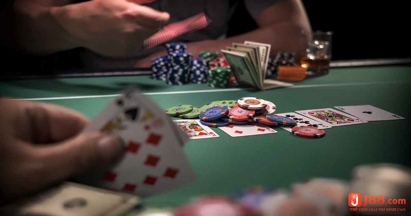 Sử dụng Donk bet Poker là gì sẽ giúp ẩn giấu sức mạnh bài thực sự của mình