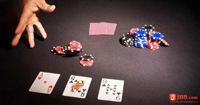 Khi muốn áp dụng chiến lược post-flop hiệu quả nhất thì anh em cần nắm rõ Deep Stack Poker là gì?