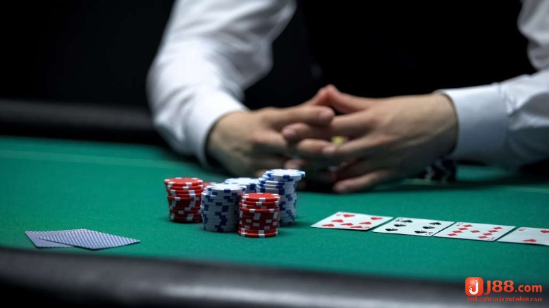 Cùng nhà cái J88 chúng tôi tìm hiểu về Deep Stack Poker là gì nhé