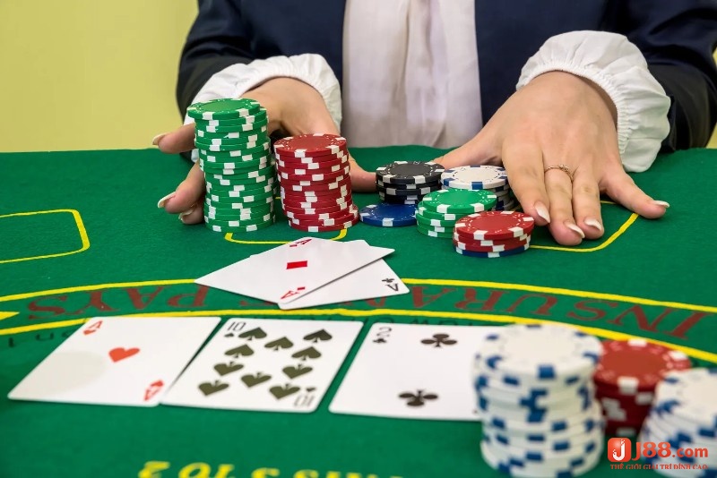 Hướng dẫn chơi bài baccarat giúp tân thủ nắm bắt rõ luật chơi